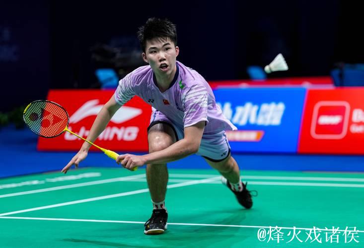 翁泓阳轻松取胜 晋级羽毛球世锦赛男单次轮