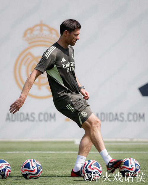 库德:皇马踢过没正统边后卫的比赛;阿隆索不会被舆论影响 库德:皇马踢过没正统边后卫的比赛;阿隆索不会被舆论影响