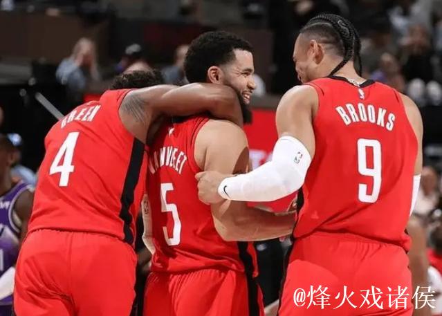 火箭与AJ-格里芬就买断达成一致,后者将短暂告别篮球舞台 火箭与AJ-格里芬就买断达成一致,后者将短暂告别篮球舞台